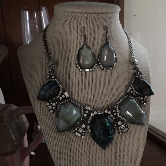 Necklace & earrings - Picture 2 of 2